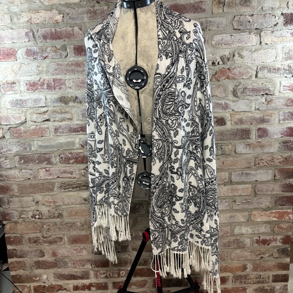 Black cream wide scarf - Picture 2 of 5